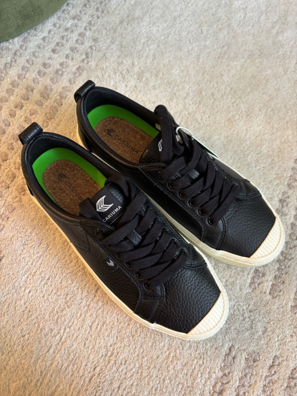 Cariuma Womens Low Top Black Sneakers 9.5